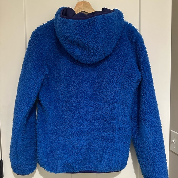 Women’s Size Medium Hooded Patagonia Fleece. - Picture 3 of 3
